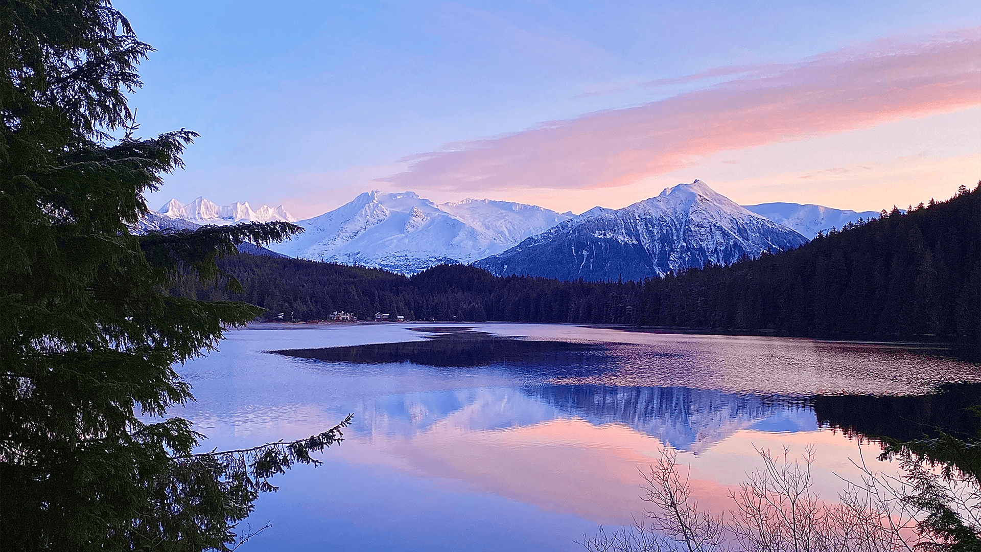 Lake and mountains of the Northeast Coast