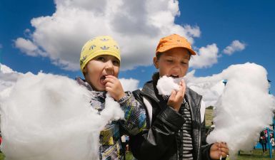 Kids eating cotton candy