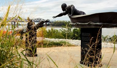 Tom Lee Park Memorial Statue